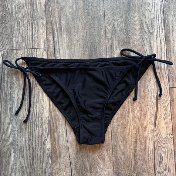 String bikini bottoms, size M - Picture 1 of 1